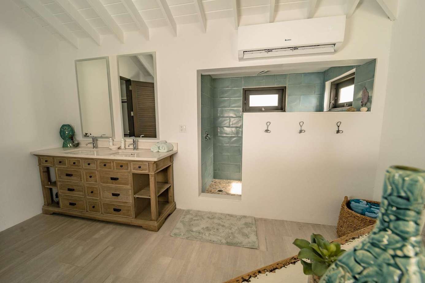 Bedroom / bathroom 2