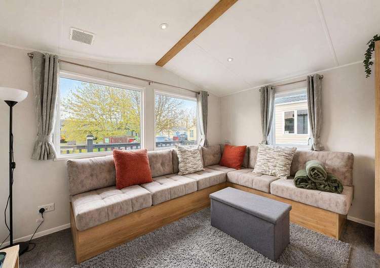 50016KC⛱️- Kestrel Court, 3 bed, 8 berth caravan with wrap-around decking, D/G & C/H. Diamond rated. Preview 4