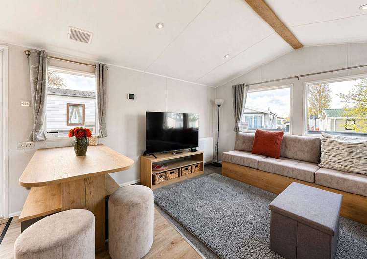 50016KC⛱️- Kestrel Court, 3 bed, 8 berth caravan with wrap-around decking, D/G & C/H. Diamond rated. Preview 5