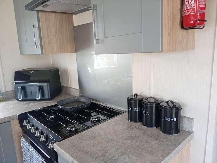 44201L⭐ – Field 2, 2 bed, 6 berth caravan with front decking, C/H and D/G. Ruby rated. Preview 5