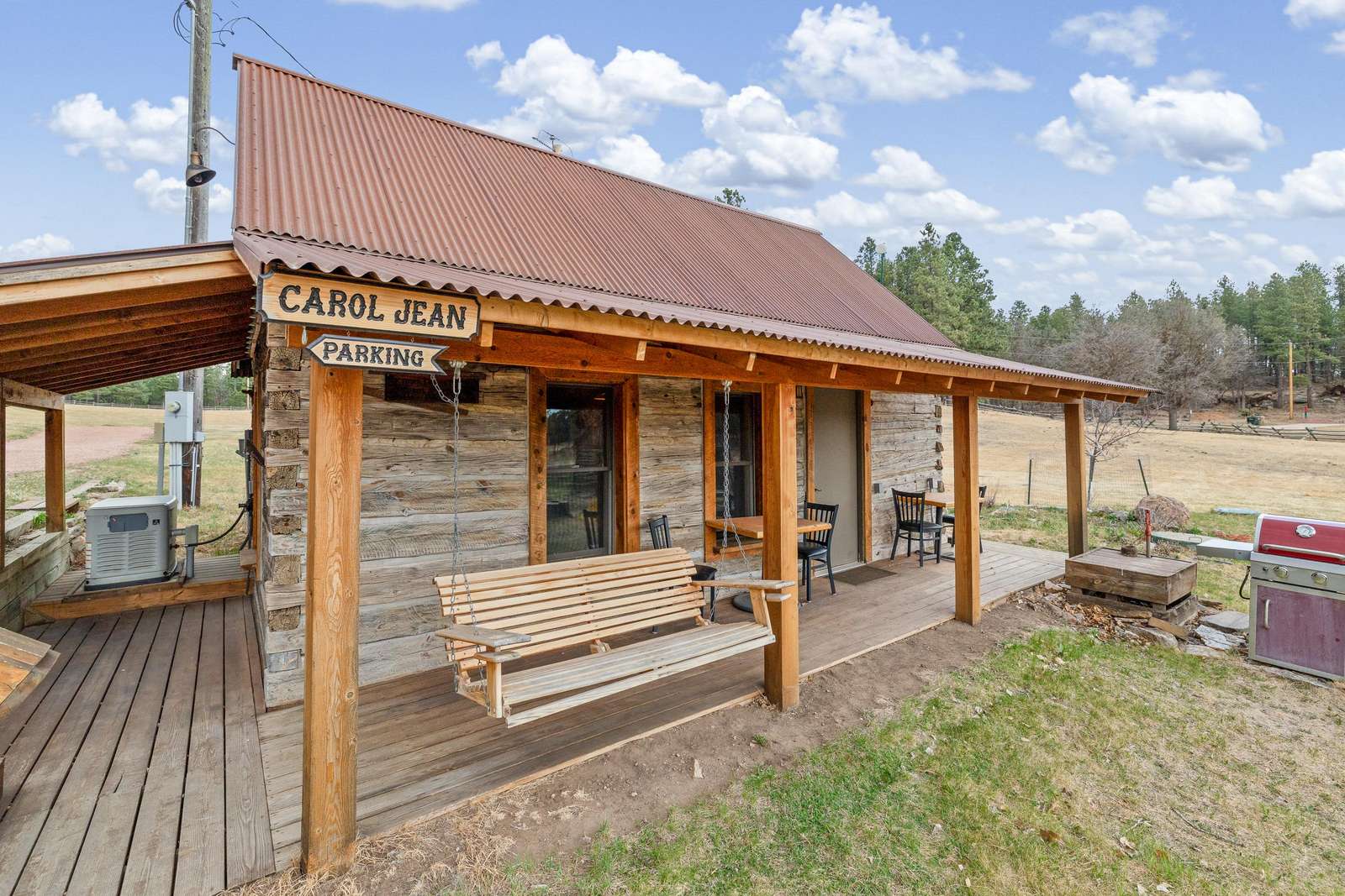 Carol Jean Historic Cabin (King/Twin/Twin) Preview 0