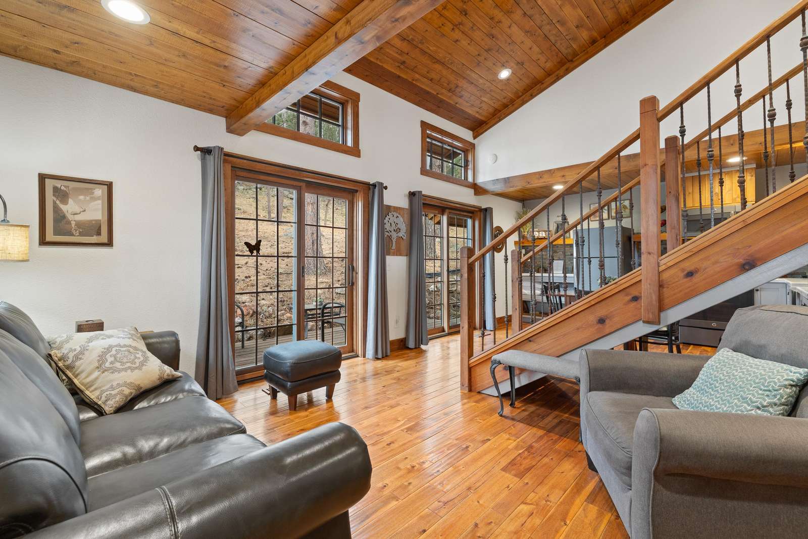 Carriage House Family Suite (Queen/Queen/Rollaway) Preview 0