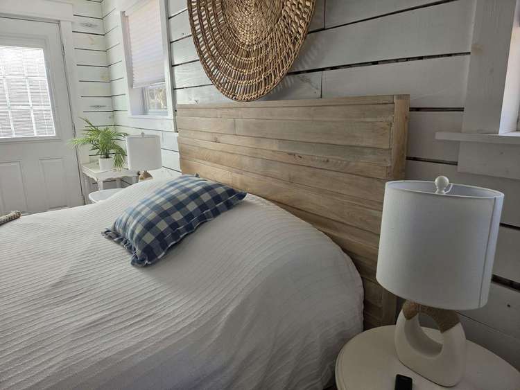 Carolina Cottage- Adorable beach theme cottage with lake view. Preview 0