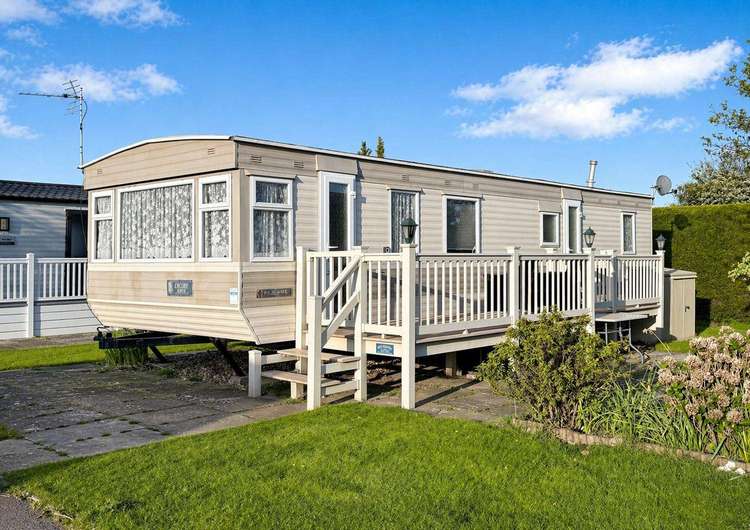 33009ML⭐ – Maple Lake, 3 bed, 8 berth caravan with side decking. Topaz rated. Preview 0