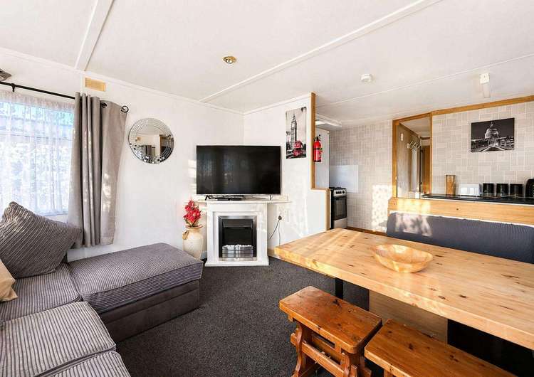 33009ML⭐ – Maple Lake, 3 bed, 8 berth caravan with side decking. Topaz rated. Preview 4