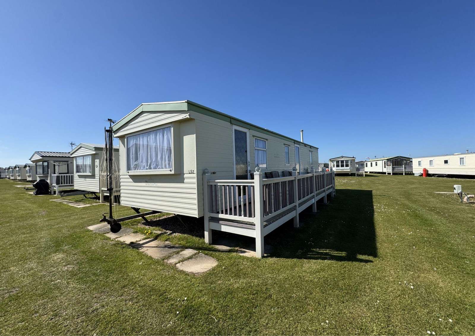 67052L⭐ – L area, 3 bed, 6 berth caravan with decking to the side. Emerald rated. - property