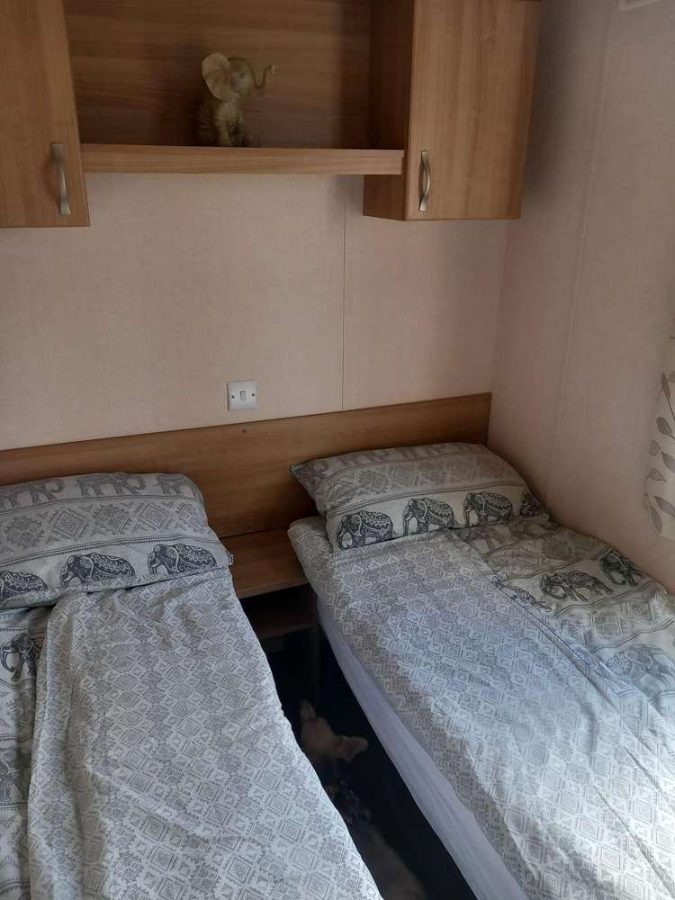 86020D⭐ – Row D, 3 bed 8 berth caravan with central heating and double glazing. Ruby rated. Preview 5