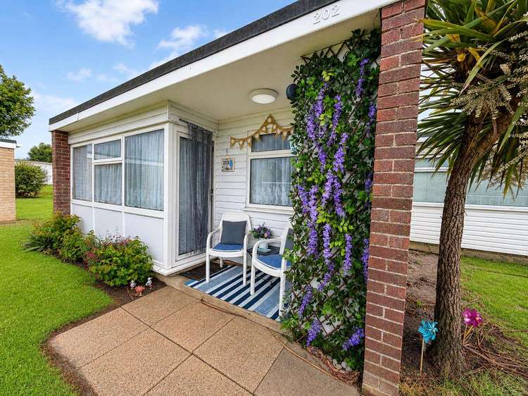 83202S⭐- Sundowner, 2 bed 5 berth chalet in Norfolk. Opal rated. Preview 0