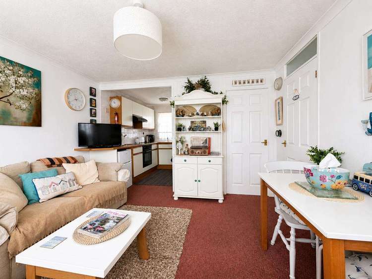 83202S⭐- Sundowner, 2 bed 5 berth chalet in Norfolk. Opal rated. Preview 5