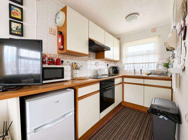 83202S⭐- Sundowner, 2 bed 5 berth chalet in Norfolk. Opal rated. Preview 3