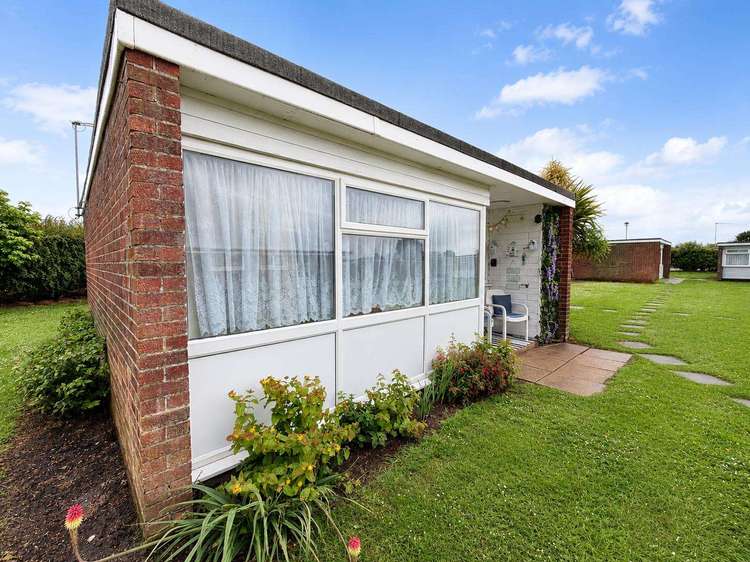 83202S⭐- Sundowner, 2 bed 5 berth chalet in Norfolk. Opal rated. Preview 2