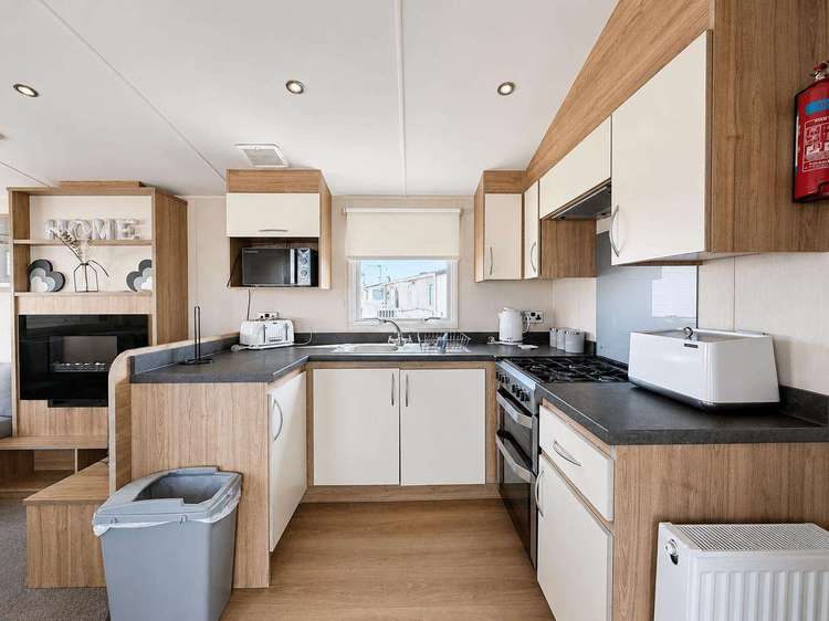 27490SW⭐ – Seawick, 3 bed, 8 berth caravan with D/H and C/H. Ruby rated. Preview 4
