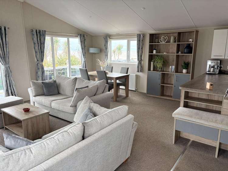 68031CR⭐ – Cresta area, 2 bed, 4 berth lodge with full sea views & decking. Platinum-Deluxe rated Preview 5