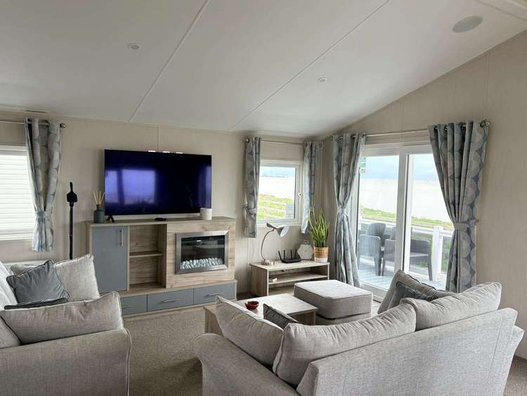 68031CR⭐ – Cresta area, 2 bed, 4 berth lodge with full sea views & decking. Platinum-Deluxe rated Preview 3