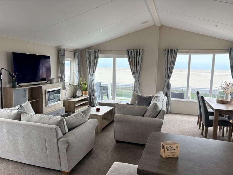 68031CR⭐ – Cresta area, 2 bed, 4 berth lodge with full sea views & decking. Platinum-Deluxe rated Preview 2
