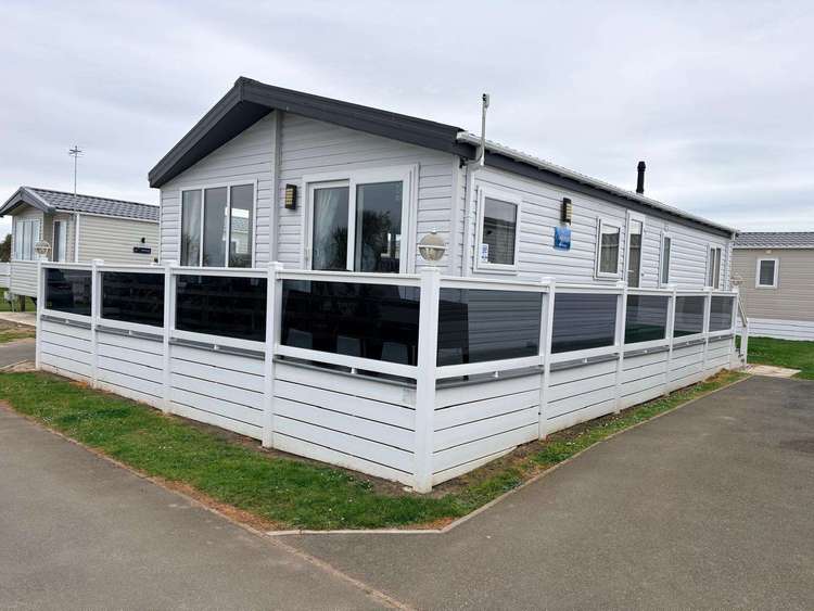 68031CR⭐ – Cresta area, 2 bed, 4 berth lodge with full sea views & decking. Platinum-Deluxe rated Preview 1