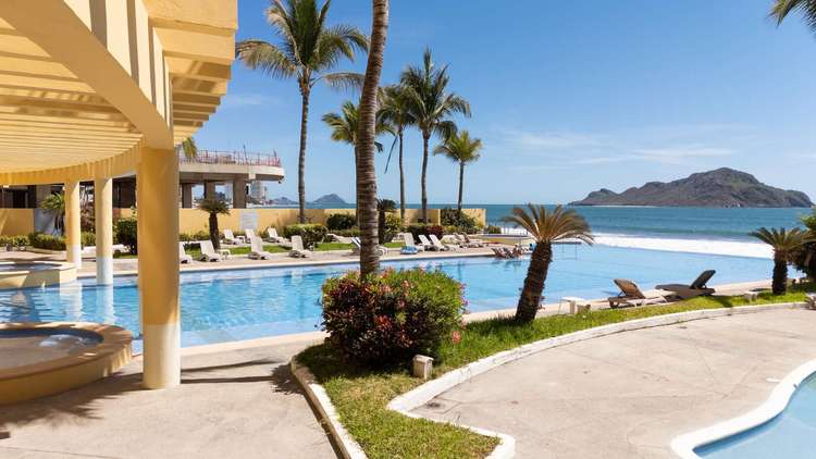 Stunning 3BDR Oceanfront Las Gavias Golden Preview