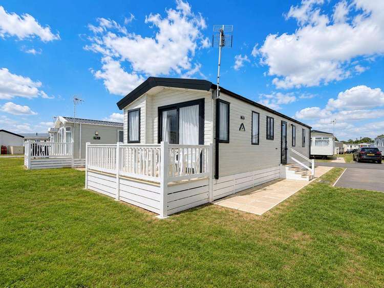 44003BW⭐ – BW, 3 bed, 8 berth caravan with front decking, D/G and C/H. Opal rated. Preview 0