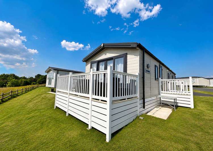 93017FB⭐ – Forest Beck, 2 bed 6 berth caravan with decking and countryside views. Diamond rated Preview 0