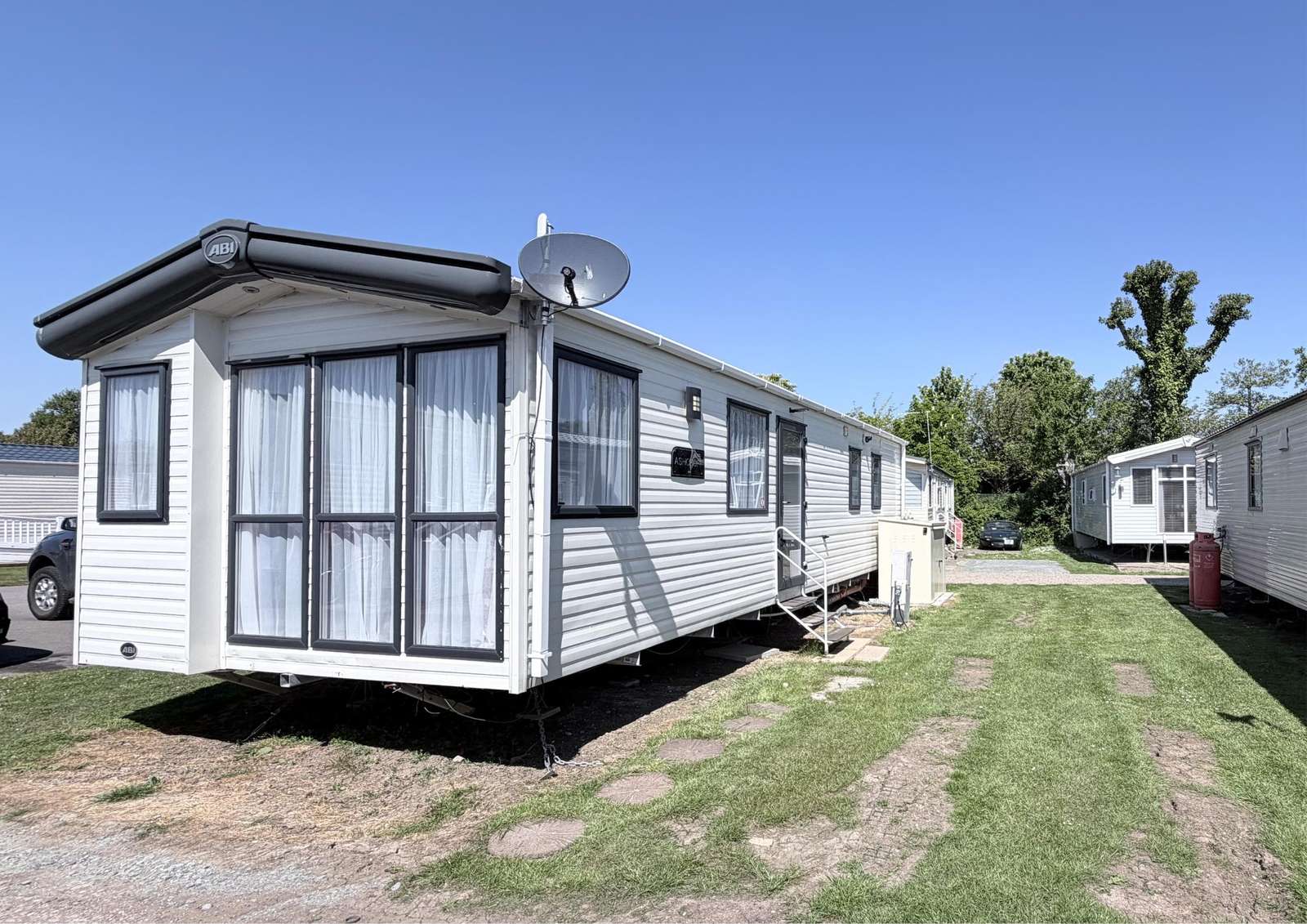 Book your summer 2026 break today and secure your holiday for just £25. We offer total flexibility from early check in to late check out to anyday check in. You can really tailor your stay to your needs. - property