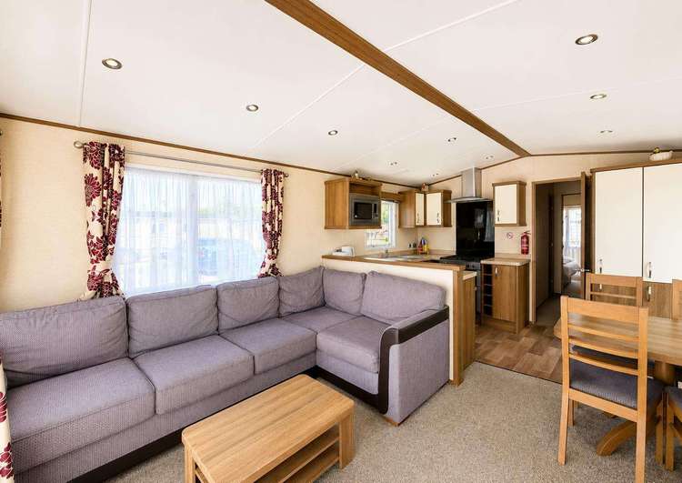 55037RC⭐ – RC area, 2 bed, 6 berth caravan with D/G and C/H. Ruby rated. Preview 5