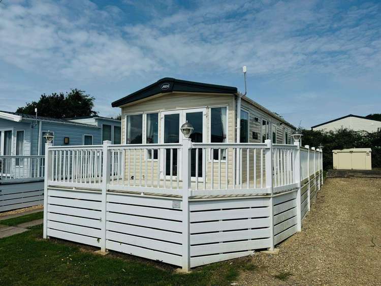 38051A⭐ – Solent Breezes, 3 bed 6 berth caravan with wrap-around decking. Diamond rated Preview 0