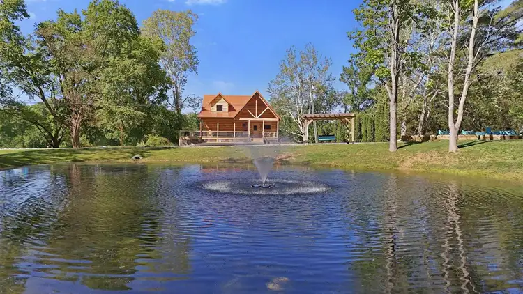 Bear’s Den Conner’s Log Cabin Preview 0