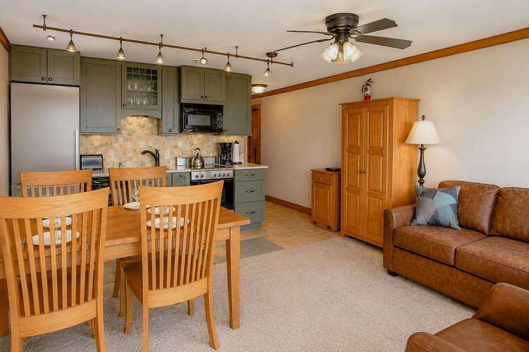 370 Mountain Lodge Preview 0