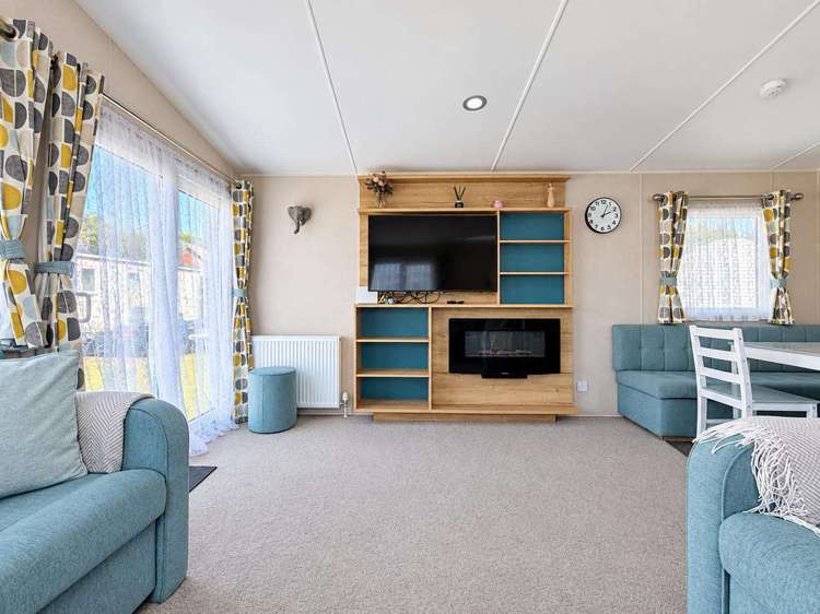 28014PM⭐ – Priory Meadow, 2 bed, 6 berth caravan with D/G and C/H. Ruby rated. Preview 5