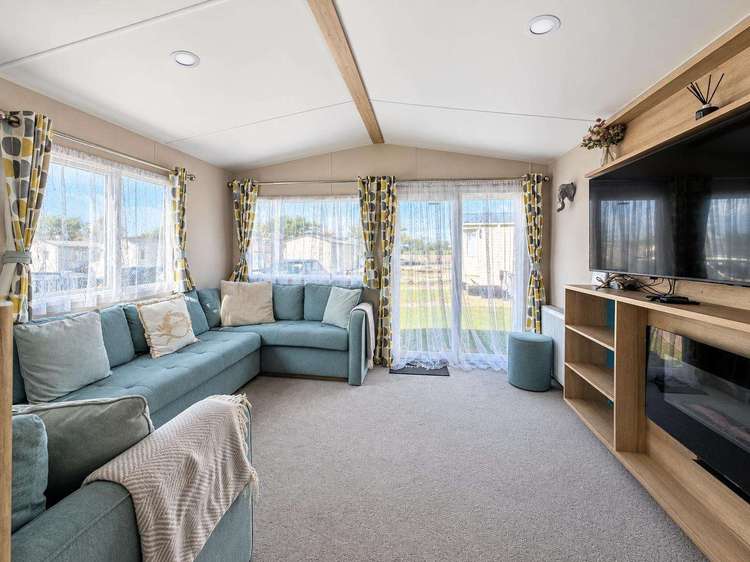28014PM⭐ – Priory Meadow, 2 bed, 6 berth caravan with D/G and C/H. Ruby rated. Preview 4