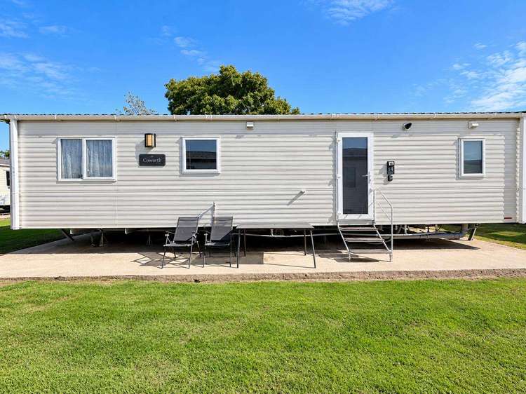 28014PM⭐ – Priory Meadow, 2 bed, 6 berth caravan with D/G and C/H. Ruby rated. Preview 2