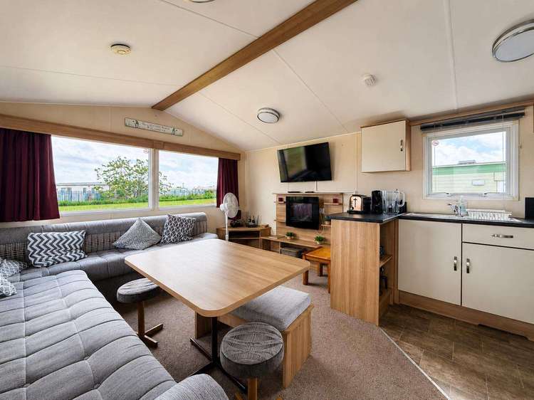 67022M⭐ – M area, 3 bed, 8 berth caravan with side decking. Sapphire rated. Preview 5
