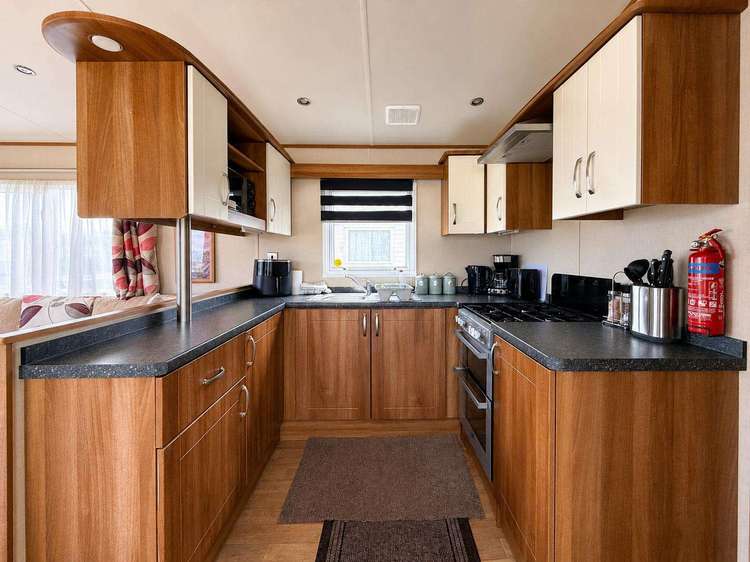 28026DW⭐ – Driftwood, 3 bed, 8 berth caravan with decking. Opal rated. Preview 5