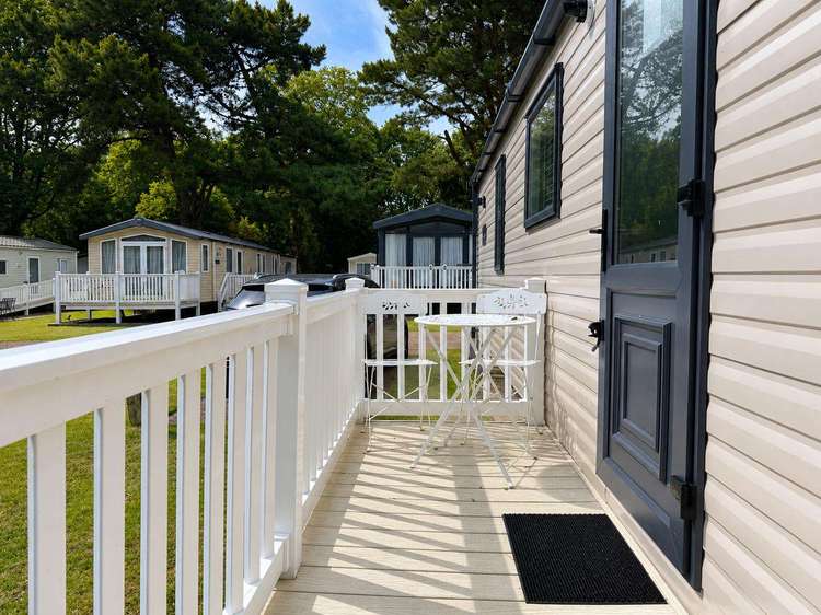 11026SW⛱️ – Swan Court, 3 bed, 8 berth caravan with decking to the front and side. Diamond rated Preview 4