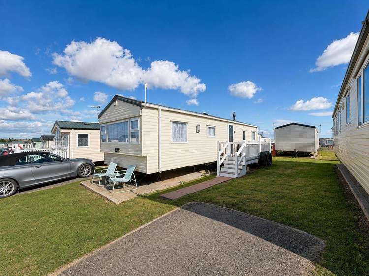 74283FV⭐ – FV, 3 bed, 8 berth caravan with side decking, D/G and C/H. Ruby rated. Preview 0