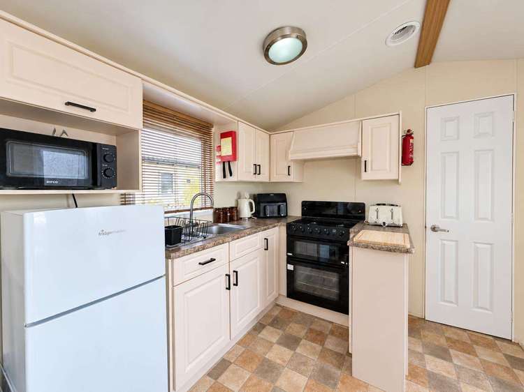 33012B⭐ – Beeches, 3 bed, 8 berth caravan. Sapphire rated. Preview 2