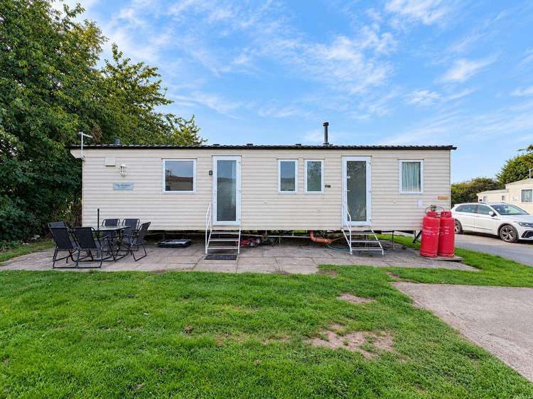 33012B⭐ – Beeches, 3 bed, 8 berth caravan. Sapphire rated. Preview 1