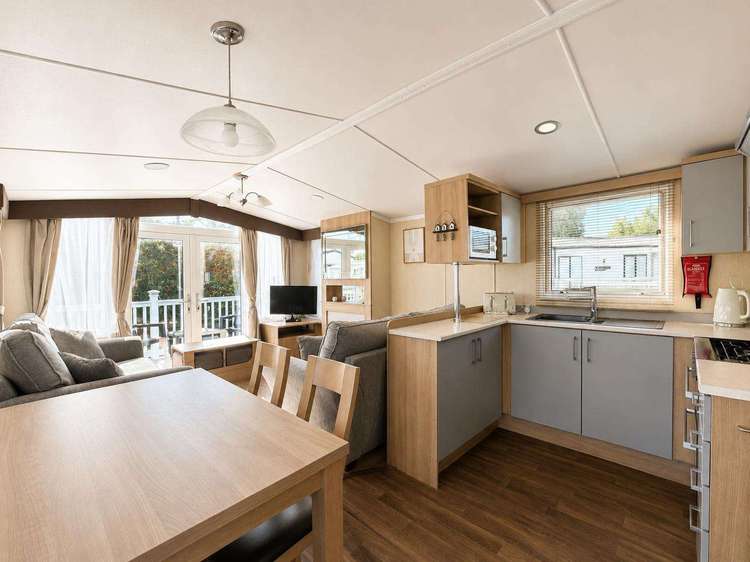 17022SL⭐ – Sandy, 3 bed, 8 berth caravan with front decking, D/G and C/H. Opal Rated. Preview 5