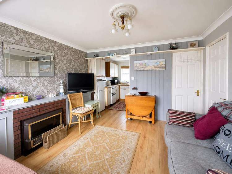 52413CS⭐ – California Sands Holiday Park 2 bed, 4 berth chalet. Ruby rated. Preview 4