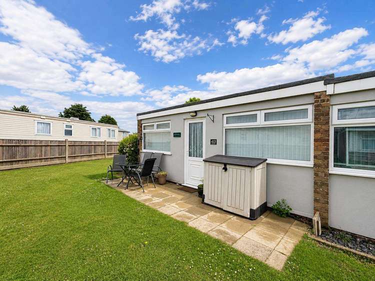 52413CS⭐ – California Sands Holiday Park 2 bed, 4 berth chalet. Ruby rated. Preview 1