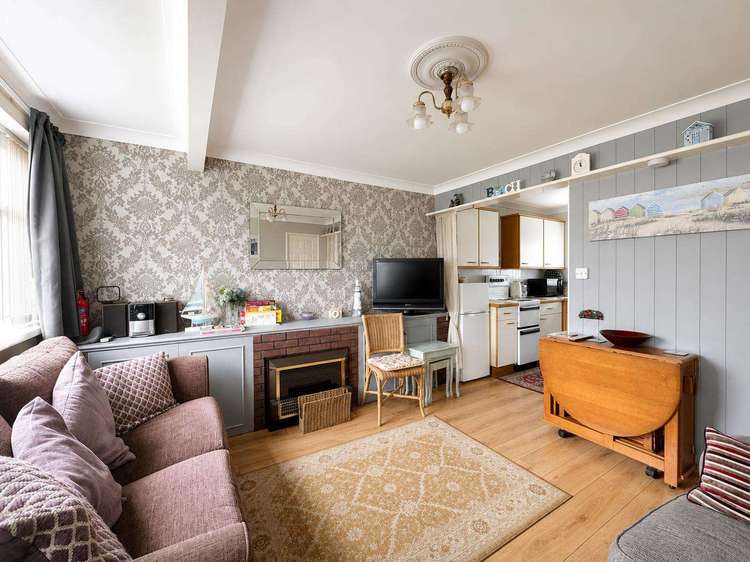 52413CS⭐ – California Sands Holiday Park 2 bed, 4 berth chalet. Ruby rated. Preview 3