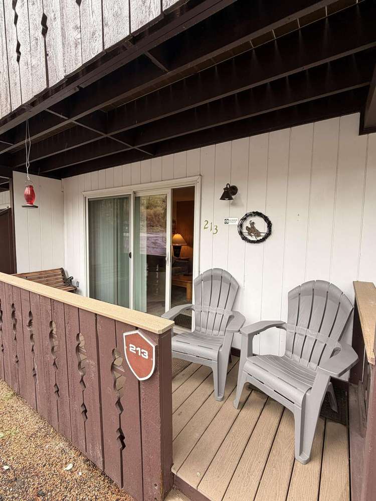Large 1 bedroom condo very close to Fall River Preview 0