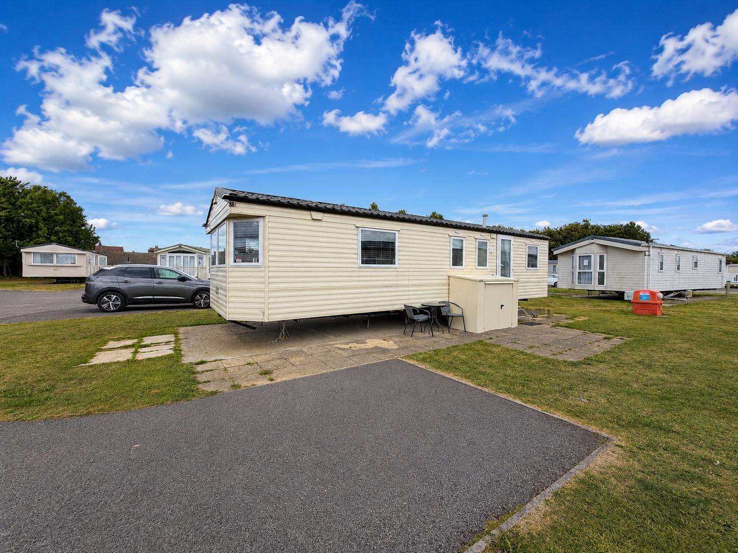 Set in the family-friendly Oak Meadows area of Withernsea Sands Holiday Park, this cosy 3-bedroom caravan sleeps 8 with a homely feel. - property