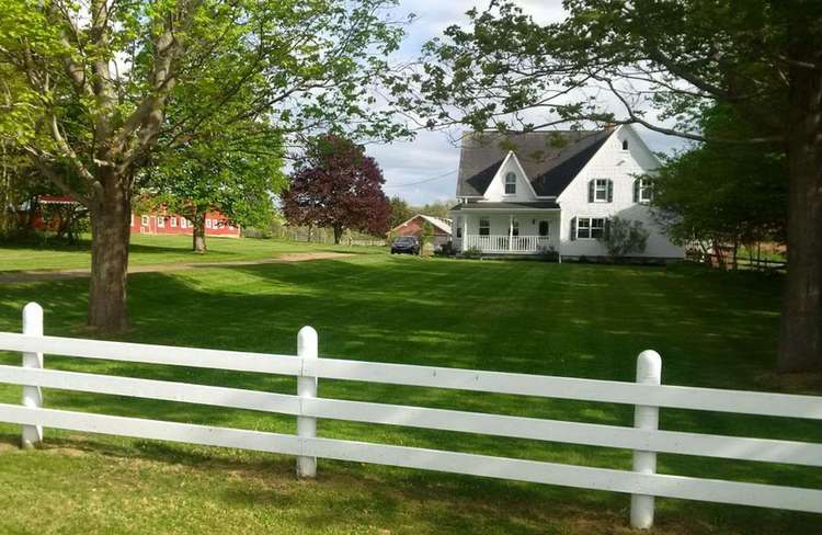 MacMillan Point Homestead (3 Night Minimum) Preview 0