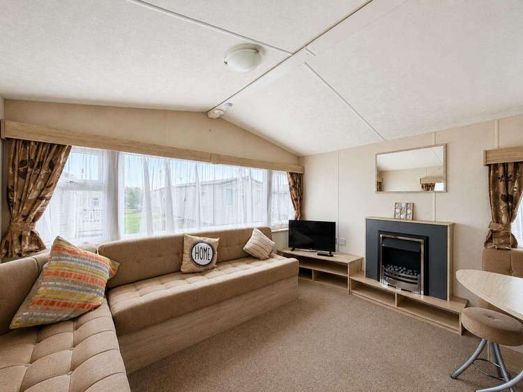 68088CR⭐ – CR, 3 bed, 8 berth caravan with D/G and C/H. Ruby rated. Preview 5
