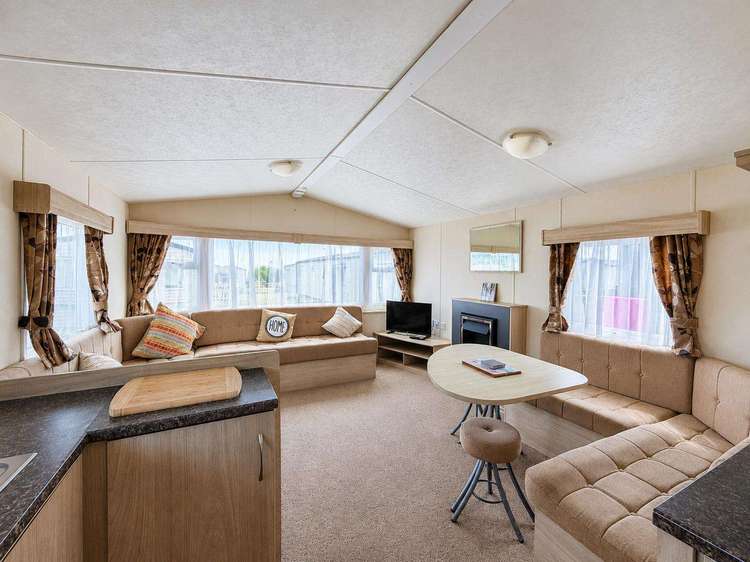 68088CR⭐ – CR, 3 bed, 8 berth caravan with D/G and C/H. Ruby rated. Preview 4