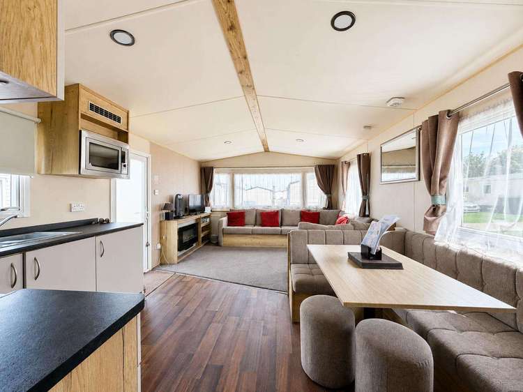 20131BS⭐ – Broadlands, 2 bed, 6 berth caravan with D/G and C/H. Ruby rated. Preview 5