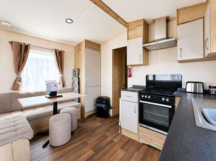 20131BS⭐ – Broadlands, 2 bed, 6 berth caravan with D/G and C/H. Ruby rated. Preview 4