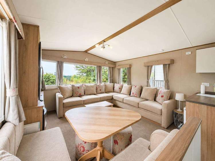 93002PG⭐ – Pen-Y-Ghent, 3 bed 8 berth caravan with decking, C/H and D/G. Ruby rated Preview 4