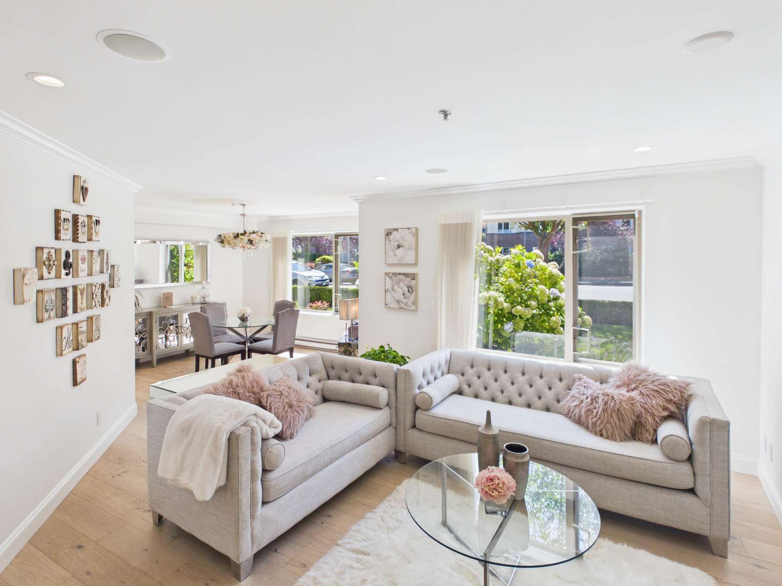 Welcome to Songhees Ocean Pointe! Sunlit main living room with plush seating—your ultimate daily relaxation zone. - property